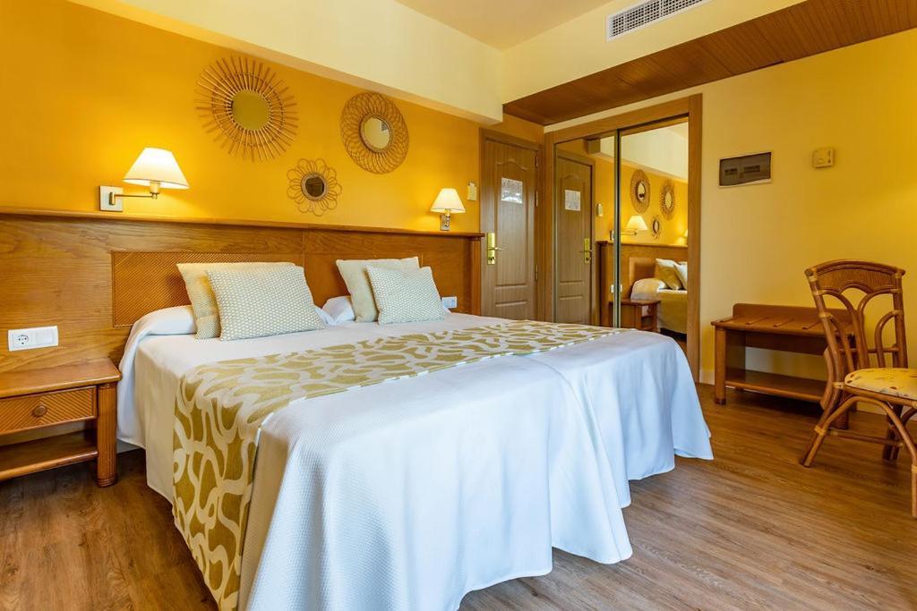 Ona Palmira Paguera Hotel Пагера Стая снимка